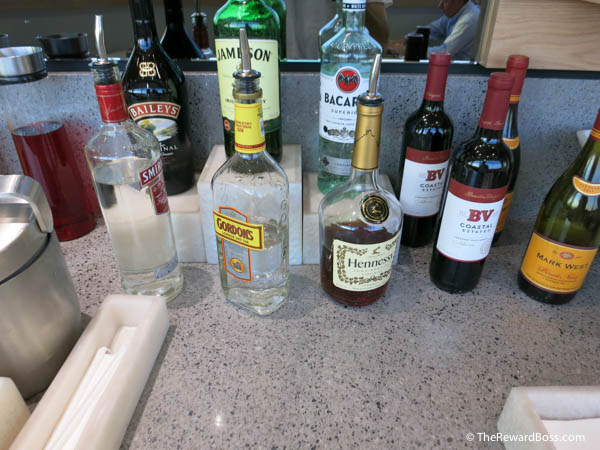 Aer Lingus Lounge JFK - alcohol