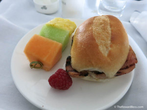 Aer Lingus Lounge JFK - DUB food breakfast