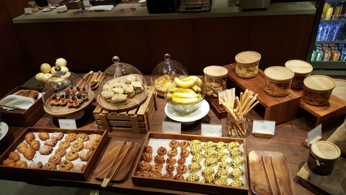 Cathay Pacific First Class Experience - CX486 (HKG-JFK) Lounge Food